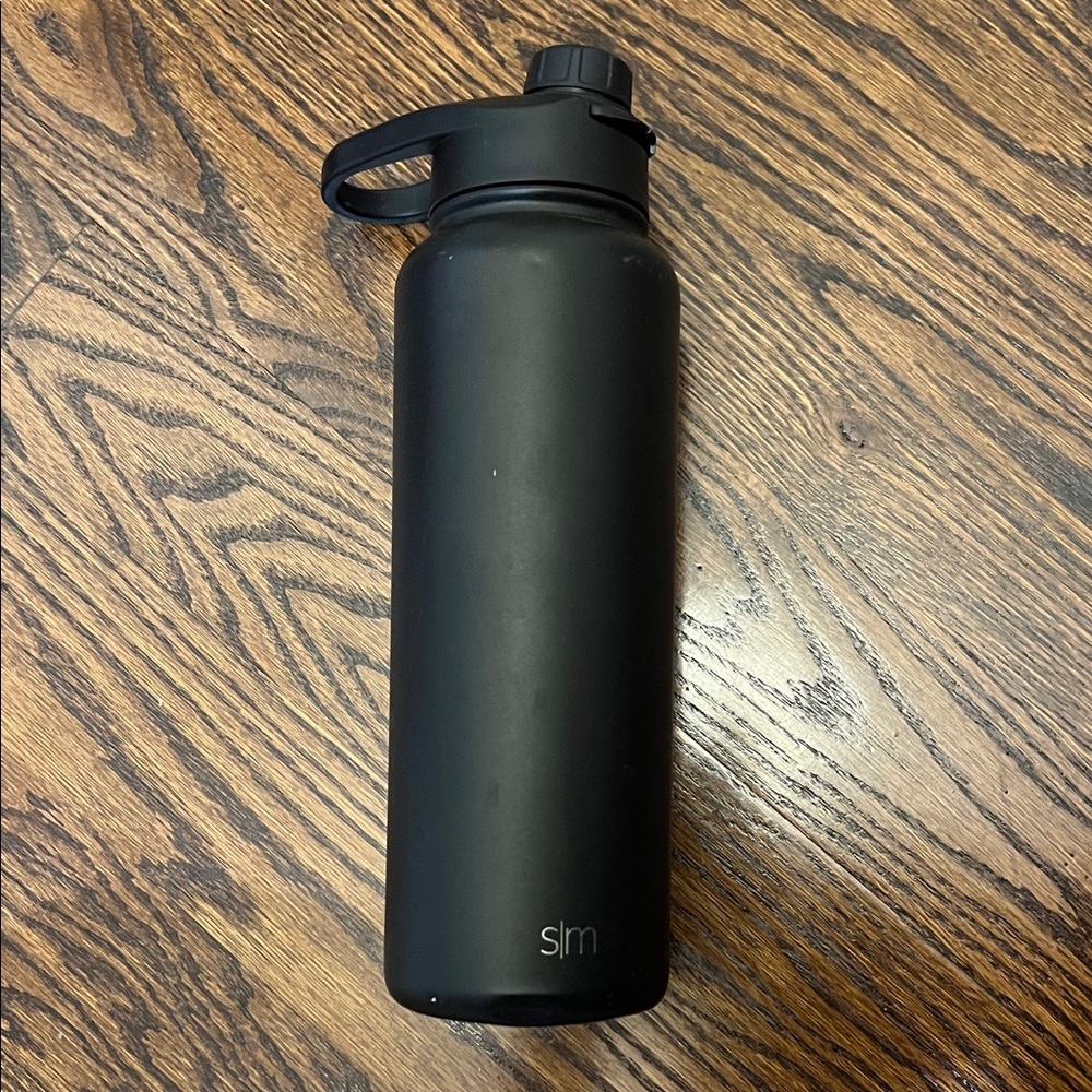 Simple Modern Black Water Bottle
